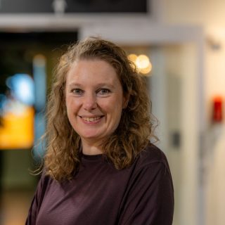 Headshot image of Rebecca Hutt